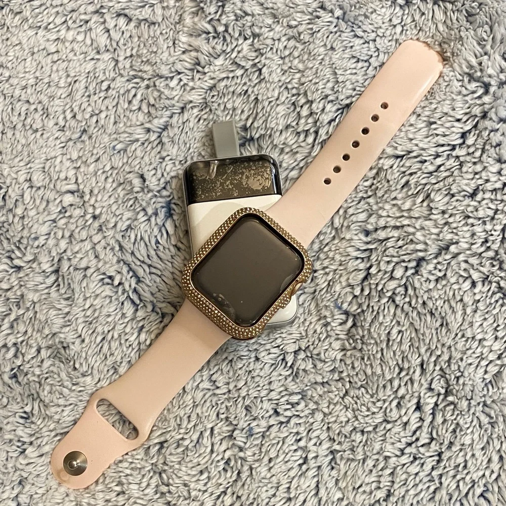 White & Black Portable iWatch Charging Device